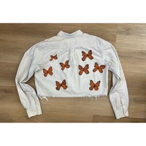 Ambercrombie & Fitch Cropped Off-White Long Sleeve Shirt with Butterflies - Fair
